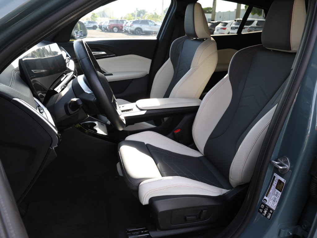 Used 2025 BMW X2 xDrive28i AWD/4WD image 16