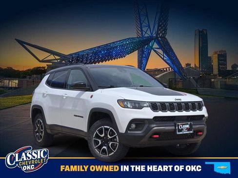 Used 2024 Jeep Compass Trailhawk AWD/4WD image 1