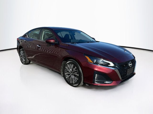 Used 2023 Nissan Altima 2.5 SV w/ SV Premium Package AWD/4WD image 3