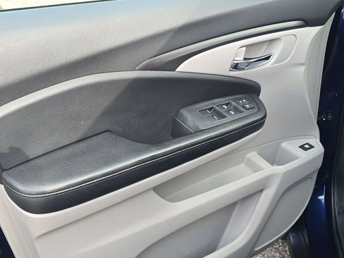 Used 2017 Honda Ridgeline RTL-T image 23