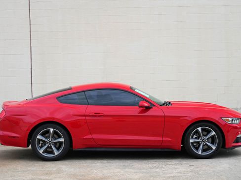 Used 2015 Ford Mustang Coupe w/ Equipment Group 051A RWD image 39