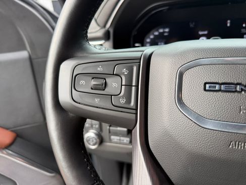 Used 2023 GMC Yukon XL Denali Ultimate AWD/4WD image 25