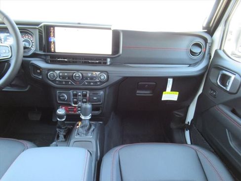New 2026 Jeep Wrangler Unlimited Rubicon AWD/4WD image 13