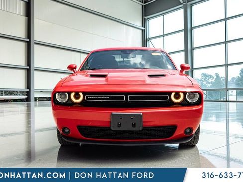 Used 2021 Dodge Challenger SXT w/ Driver Convenience Group RWD image 21