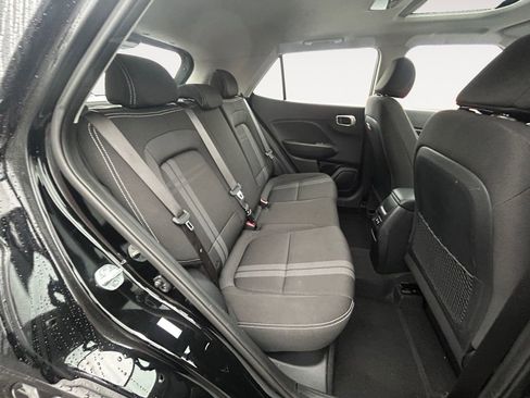 Used 2025 Hyundai Venue SEL image 11