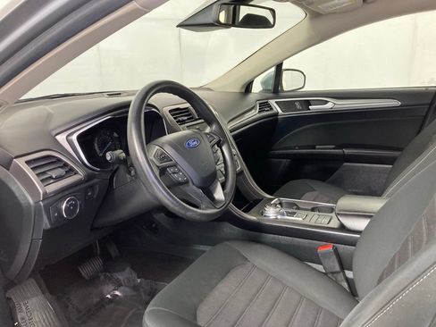 Used 2020 Ford Fusion SE FWD image 14