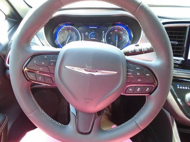 Used 2025 Chrysler Pacifica Limited FWD image 8