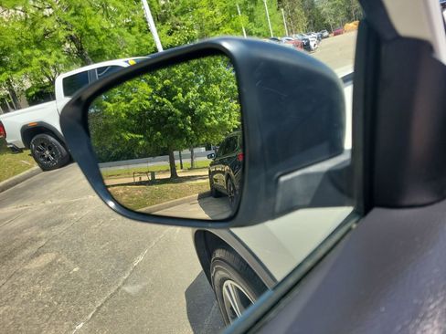 Used 2019 Nissan Rogue SV w/ Premium Package FWD image 17