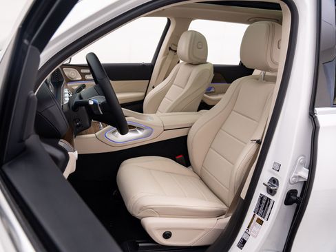 Certified 2026 Mercedes-Benz GLS 450 4MATIC image 17