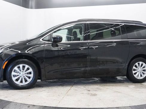 Certified 2018 Chrysler Pacifica Touring Plus image 2