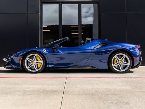 Used 2022 Ferrari SF90 Spider AWD/4WD image 10