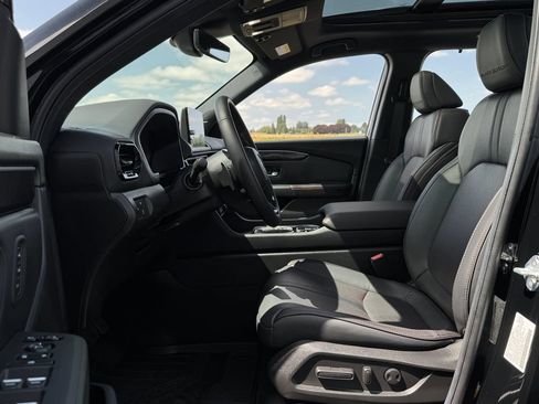 Used 2025 Honda Pilot Black Edition image 9