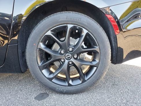 New 2026 Chrysler Pacifica Limited w/ Uconnect Theater Family Group image 11