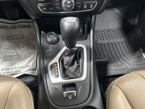 Used 2017 Jeep Cherokee Limited w/ Luxury Group image 14