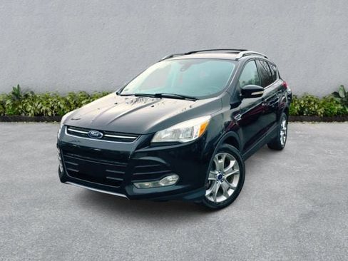 Used 2016 Ford Escape Titanium image 2