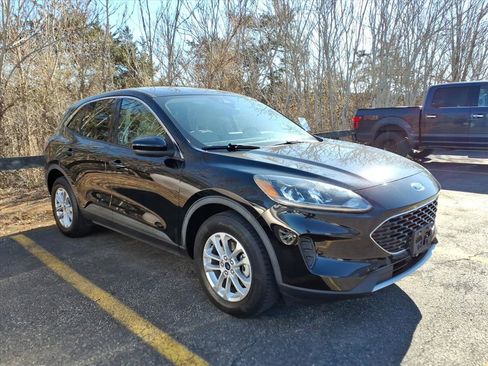 Used 2020 Ford Escape SE image 3