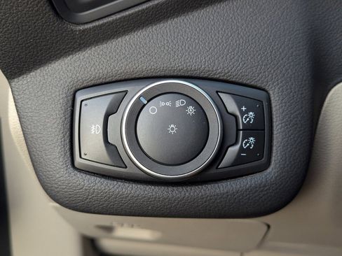 Used 2015 Ford C-MAX Energi SEL w/ Equipment Group 302A image 31