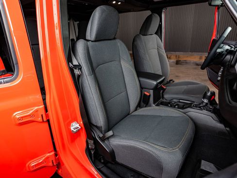 Used 2025 Jeep Wrangler Sport S image 31