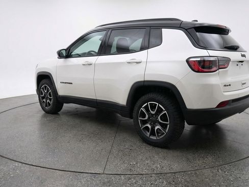 Used 2025 Jeep Compass Trailhawk AWD/4WD image 6