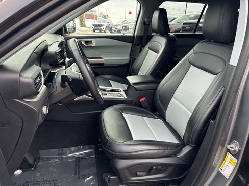 Used 2022 Ford Explorer XLT w/ Equipment Group 202A image 17