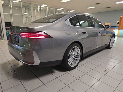Used 2024 BMW 530i image 8