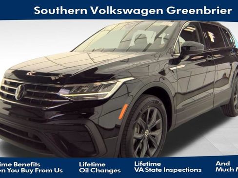 Used 2023 Volkswagen Tiguan SE FWD image 1