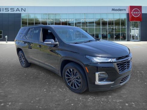 Used 2023 Chevrolet Traverse RS FWD image 3