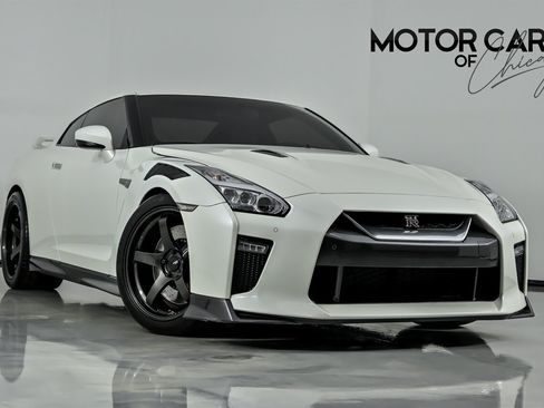 Used 2019 Nissan GT-R Premium w/ Premium Interior Package AWD/4WD image 1