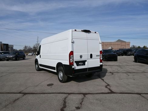 Used 2025 RAM ProMaster 2500 w/ Convenience Group image 4