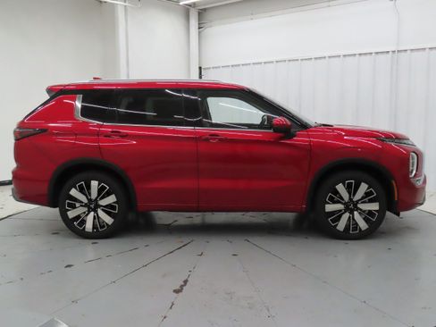 New 2026 Mitsubishi Outlander SEL image 2