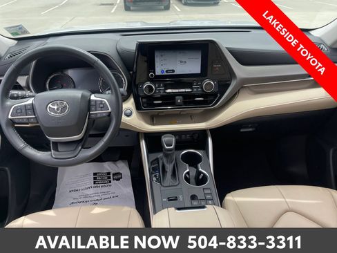 Certified 2024 Toyota Highlander XLE FWD image 25