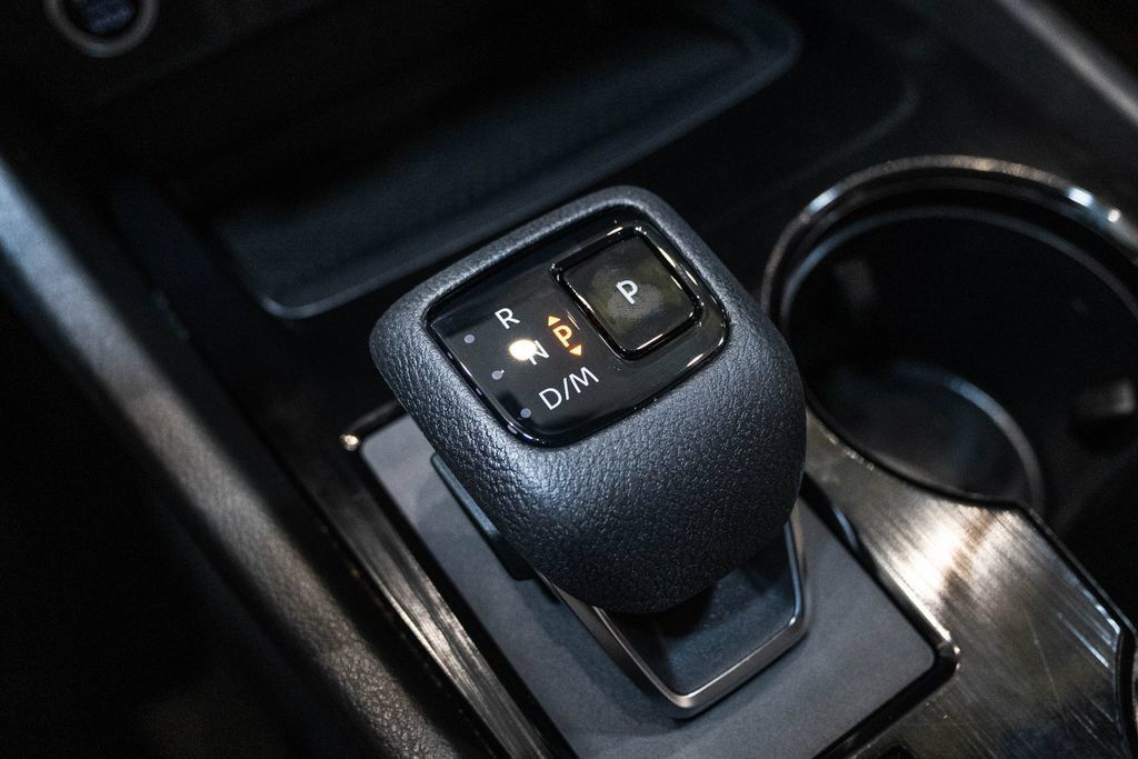 Used 2023 Nissan Rogue SV FWD image 24