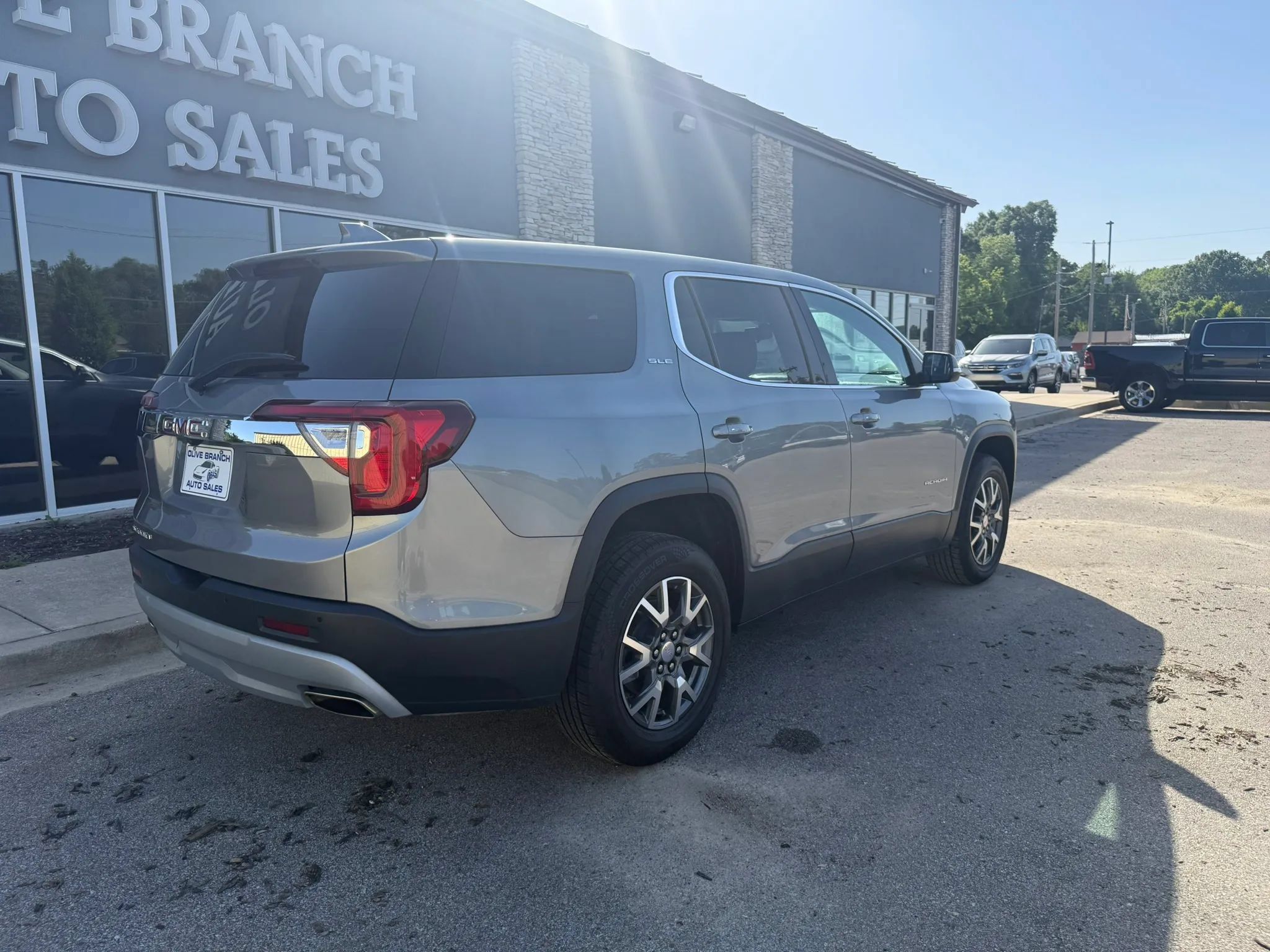 Used 2023 GMC Acadia SLE FWD image 7