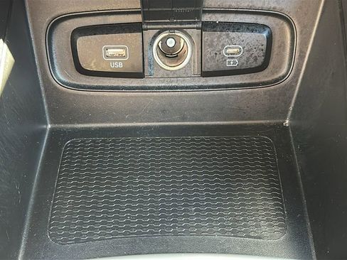 Used 2025 Hyundai Venue SEL image 27