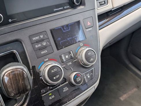 Used 2019 Toyota Sienna XLE w/ XLE Navigation Package FWD image 25