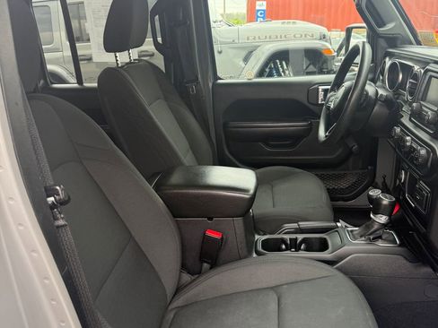 Used 2021 Jeep Gladiator Sport image 32