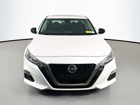 Used 2020 Nissan Altima 2.5 SR w/ Premium Package FWD image 2