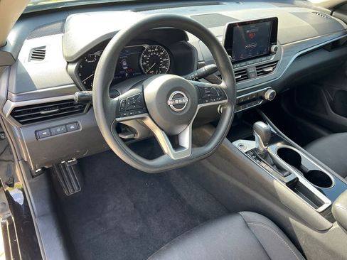 Used 2024 Nissan Altima 2.5 SV FWD image 15
