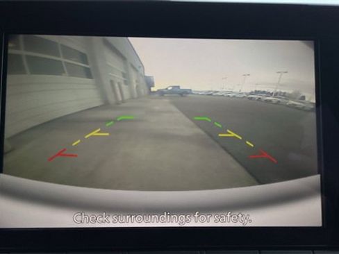 Used 2024 Nissan Pathfinder S image 17