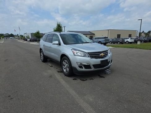 Used 2017 Chevrolet Traverse LT AWD/4WD image 3