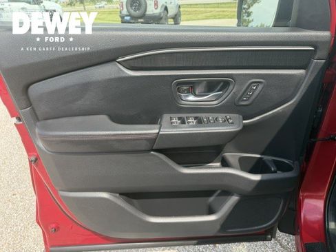 Used 2025 Honda Pilot Black Edition image 10