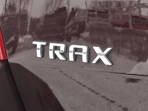 Used 2021 Chevrolet Trax LT w/ LT Convenience Package image 31