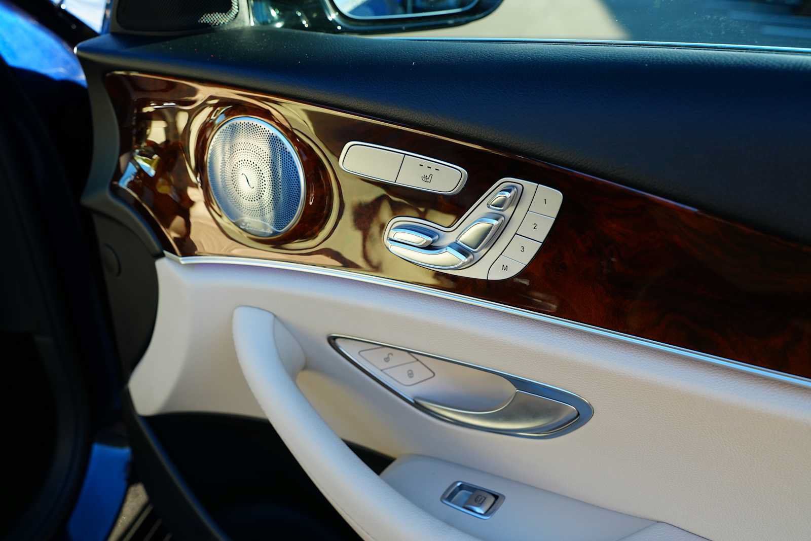 Used 2017 Mercedes-Benz E 300 4MATIC image 31