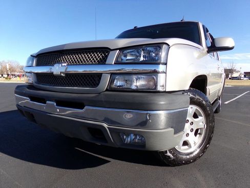 Used 2005 Chevrolet Avalanche Z71 w/ Sun And Sound Package image 11