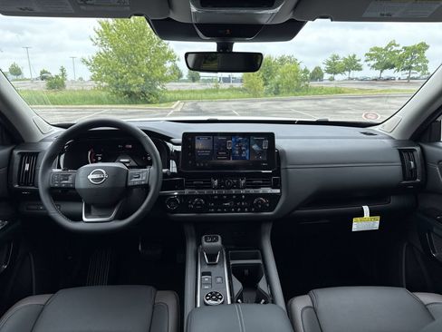 New 2026 Nissan Pathfinder Platinum AWD/4WD image 11