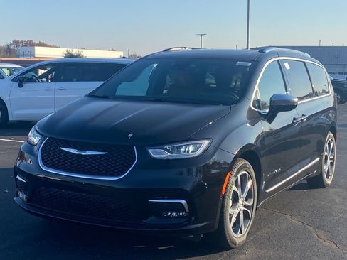 New 2026 Chrysler Pacifica Pinnacle FWD image 3
