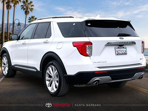 Used 2023 Ford Explorer Platinum w/ Technology Package RWD image 4