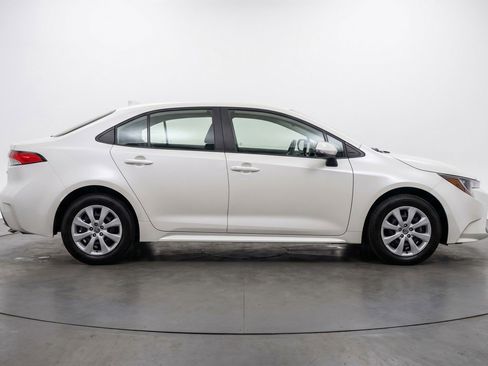 Used 2025 Toyota Corolla LE FWD image 11