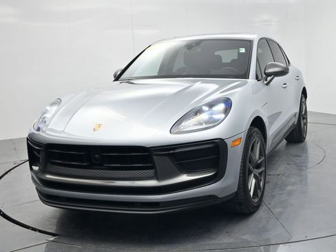 Used 2024 Porsche Macan Turbo image 3