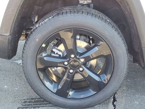 New 2025 Jeep Grand Cherokee Limited image 6